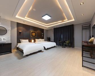 Seosan (Daesan) Hotel Zaza - Seosan - Bedroom
