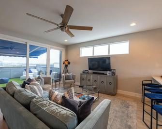 Frank on FernLuxury with Sweeping downtown views - Nashville