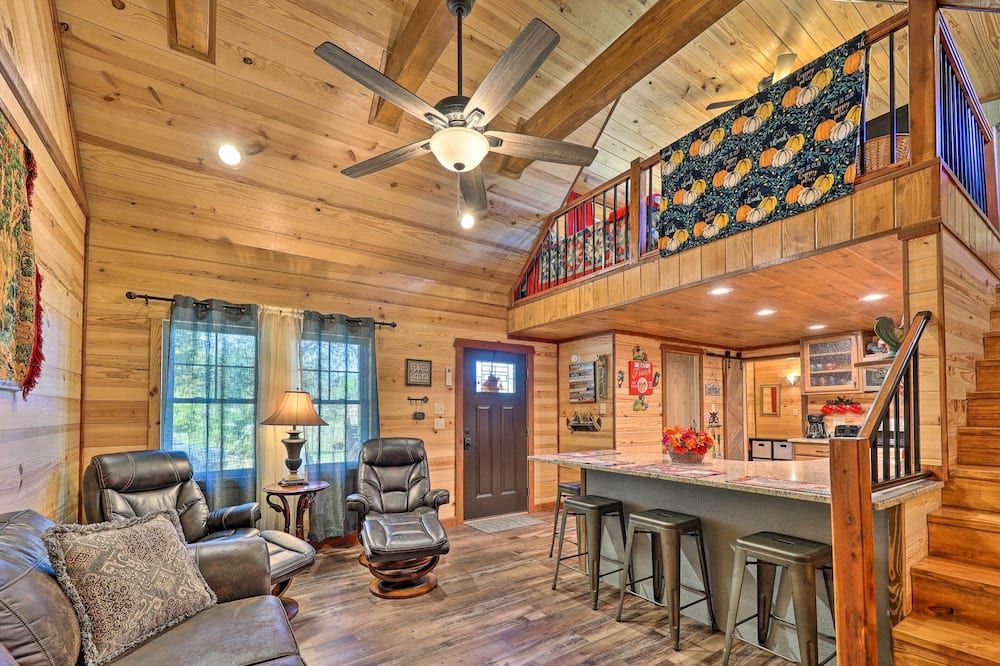 Secluded & Peaceful: 'Tree Top Cabin' w/ Loft - Hot Springs