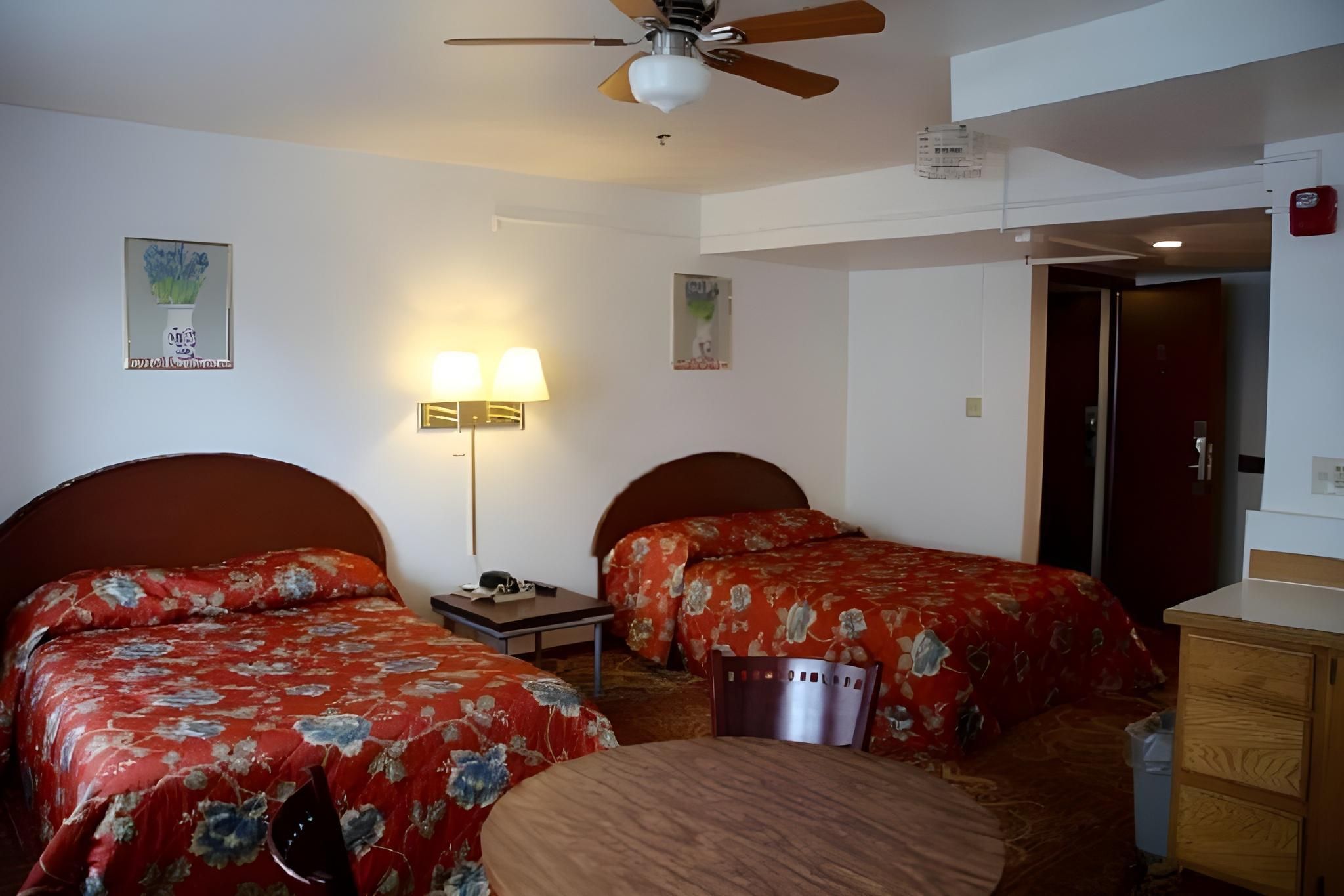 إيكونو إن آنكوراج - انتشوراج - غرفة نوم