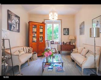 Maison de charme 1930 proche Lyon - Éveux - Living room