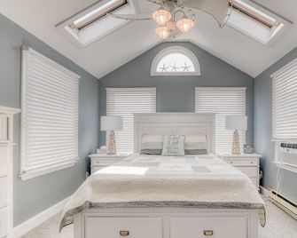 Oceanside Charm! 2025 Update!! Brand New Central Ac And Anderson Windows! - Beach Haven - Schlafzimmer
