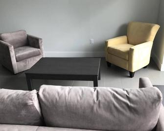 Raleigh's newest luxury apartment community!! - Raleigh - Salon