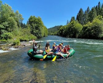 Peaceful Retreat on the Rogue River - Shady Cove