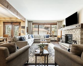 Ski-in/out in Silver Star with amenities and Silver Star Cafe on-site - Park City - Living room