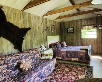 Pond View Cabin in Wild Wonderful WV - Lewisburg - Bedroom