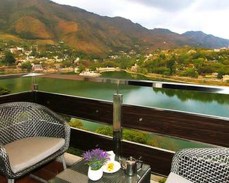 Tag Resorts Lavanya Bhimtal - Bhimtal - Balcony