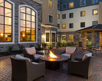 Staybridge Suites Sacramento - Folsom By IHG - Folsom - Binnenhof