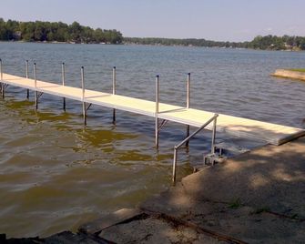 Beautiful 5 BR/3BA home on Paw Paw Lake close to wineries & wedding venues - Watervliet - Playa