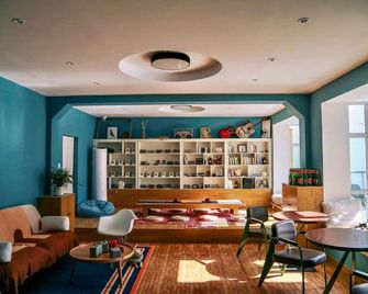 Nest Homestay - Ili - Sala de estar