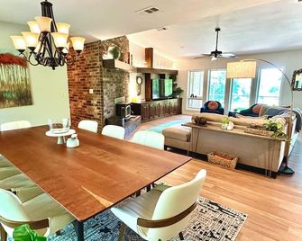 Waterfront Home w/ Playground on 50 Acre Preserve near Caddo River/DeGray Lake - Arkadelphia - Jídelna
