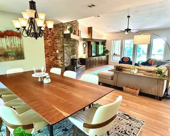 Waterfront Home w/ Playground on 50 Acre Preserve near Caddo River/DeGray Lake - Arkadelphia - Comedor
