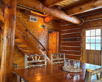 Cozy Cabin on Lake Manistee - Kalkaska - Dining room