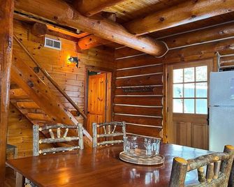 Cozy Cabin on Lake Manistee - Kalkaska - Eetruimte