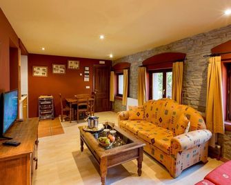 Hotel Rural Los Cerezos de Yanguas - Yanguas - Sala de estar