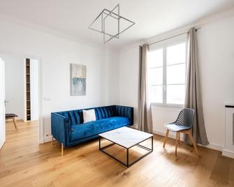 Awesome Apartment In Colombes With Wifi - Colombes - Living room