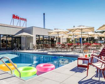 ibis Orange Centre Échangeur A7 A9 - Orange - Piscina