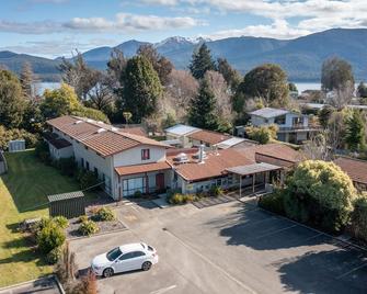 Te Anau Central Backpackers - Te Anau - Building