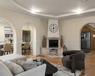 The Teplice Aqua Villa by Aura Luxury Collection - Teplice - Living room