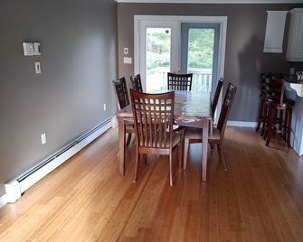 Calm And Quiet Neighbourhood - Fall River - Dining room
