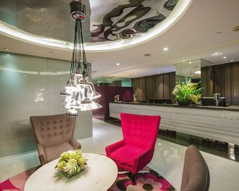 Hotel XYZ - Tacloban City - Recepción