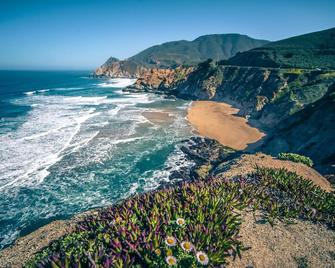 Steps to Beach and Amazing Ocean Views - Miramar Home - Half Moon Bay