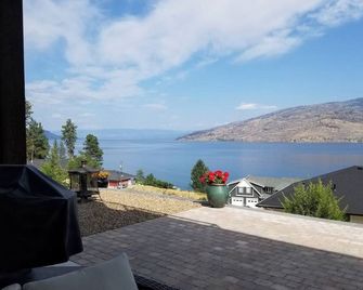 A taste of Mexico in the heart of wine country. - Peachland - Balcony