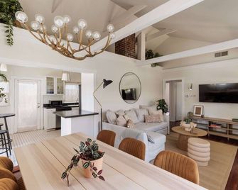 Registered Historic Bungalow with Outdoor Space - Pasadena - Dining room