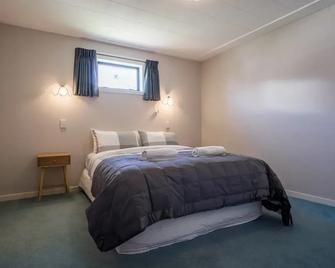 Waterfront On Woolcombe - 4BR holiday apartment - New Plymouth