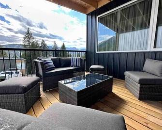 Sunrise Pines: a tiny escape to rest, relax and recharge. - Crowsnest Pass