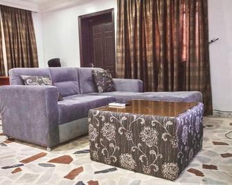 1 bedroom With Magnificent Balcony In Wuse 2 - Abuja - Living room