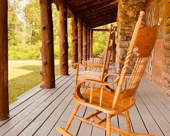Beautiful Log Cabin Lodge - Great for Groups! - Temple - Patio