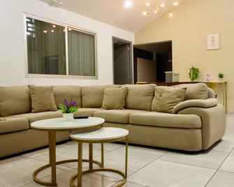 AR Suites 2 Centro de la ciudad - Zamora - Wohnzimmer