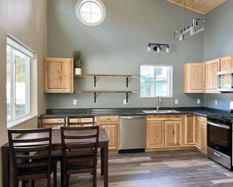 Denali cabin. New build! 2 bed 1 bath with large deck - Seward - Keuken