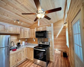 Private Cozy Cabin with Lake & Mountain Views - Soldotna - Cucina
