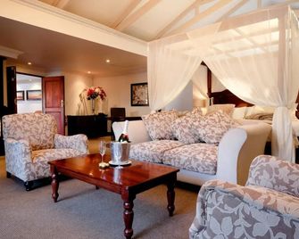 옥스보우 컨트리 이스테이트 - 브롱코스프뢰이트 - 거실