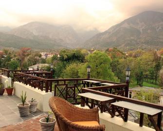 Blossoms Village Resort - Dharamshala - Balcony