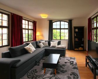 Ferienhaus Atelier - Enkirch - Wohnzimmer