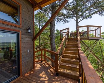 Modern High End Cabin #3 on Horsehead lake with private viewing tower - Clarksville - Balkon