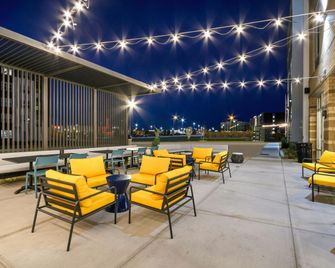 Home2 Suites by Hilton Cincinnati Midtown Oakley - Cincinnati - Patio