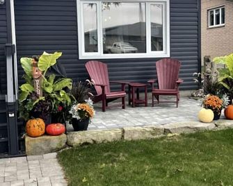 Outstanding Cottage with Nice Beach Sights in Leamington, Ontario - Leamington - Pátio