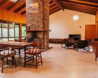 Woodbine Homestead - 할리대이스 포인트 - 다이닝룸