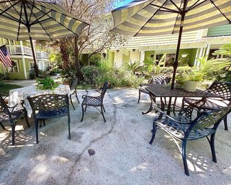 Walk to Downtown Os | 3br Townhouse - Ocean Springs - Патіо