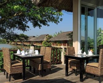 Mekong Riverside Boutique Resort & Spa - Cai Be - Patio