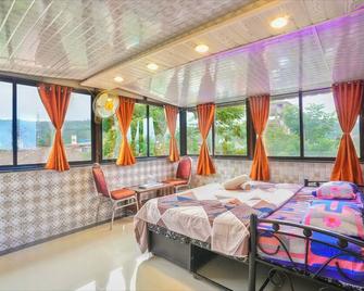 4bhk Mountain Majesty Villa With Big Pri - Lonavala - Bedroom