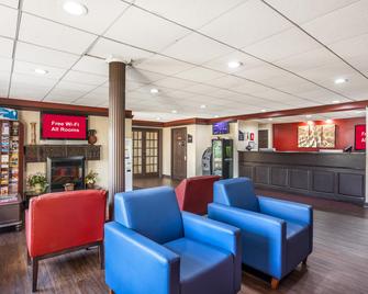 HomeTowne Studios by Red Roof Lancaster - Lancaster - Lobby