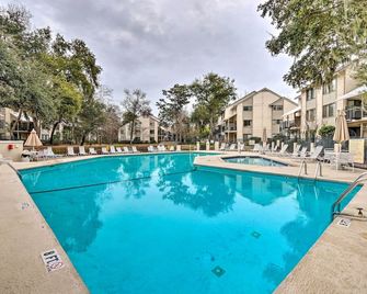 Walk to Beach: Hilton Head Island Tennis Retreat! - Hilton Head Island - Piscina