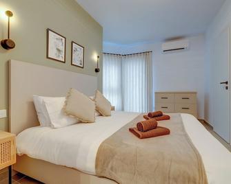 Sleek 2BR Residence by the Promenade - Sliema - Bedroom