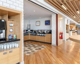 Holiday Inn Express Birmingham - Walsall By IHG - Walsall - Buffet