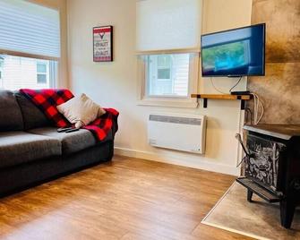 Le Calypso - Access to the lake - Magog - Living room